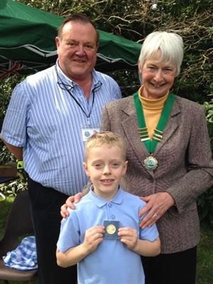 queens 90th birthday commemorative coins presentation to st james school by cllr m smethers and cllr g logan